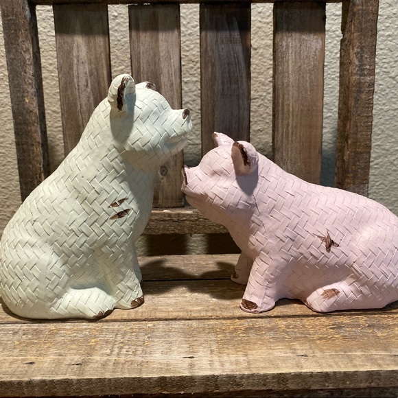 Farmhouse Pig Statues Set of 2, Country Pigs, Resin Pink Pig & Resin White Pig - Picture 4 of 16